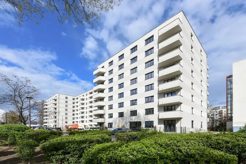 Helle 4 Raum Wohnung mit Balkon — photo 1